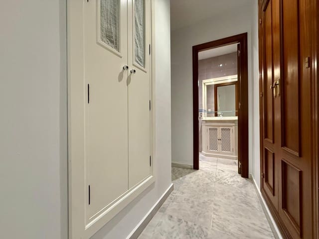3 bedroom Flat for rent in Seville city - € 1,300 (Ref: 9822990)