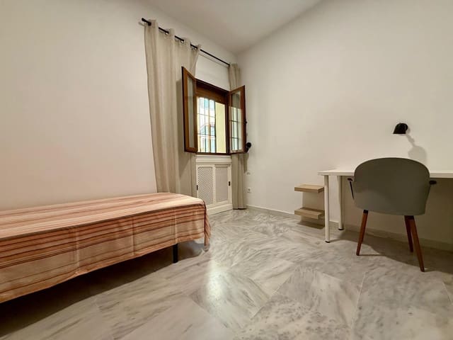 3 bedroom Flat for rent in Seville city - € 1,300 (Ref: 9822990)