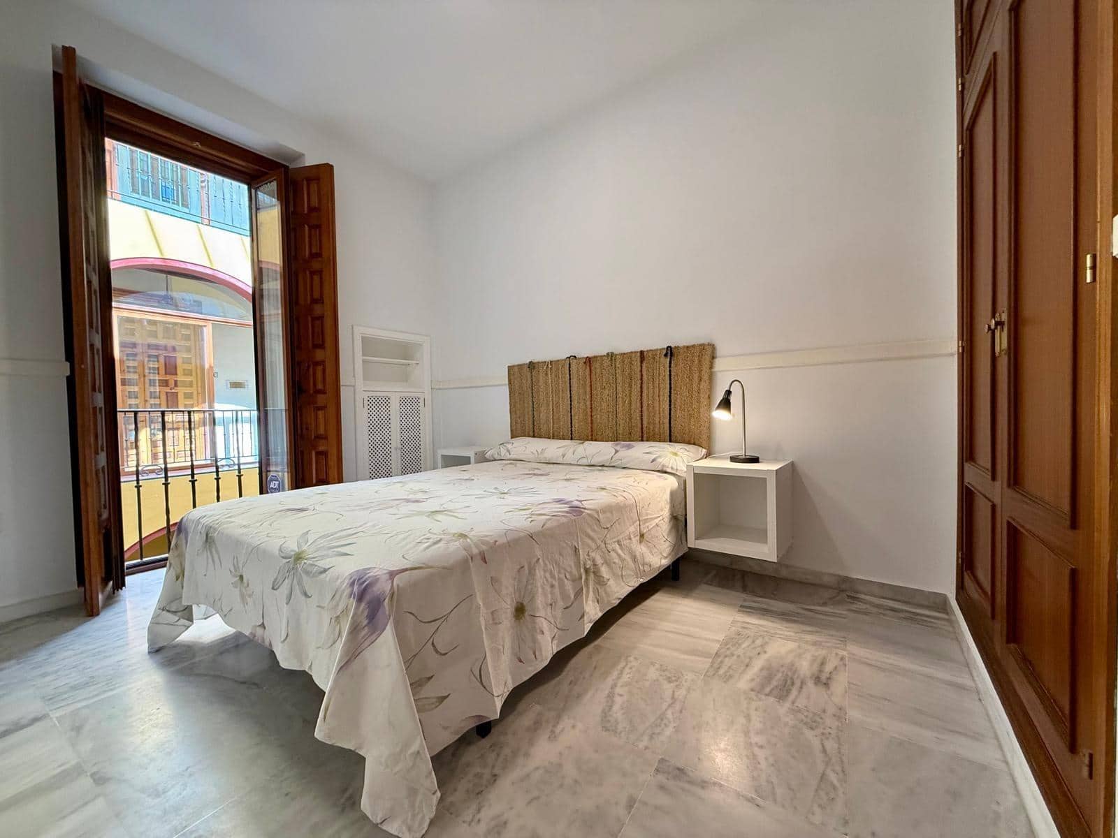 3 bedroom Flat for rent in Seville city - € 1,300 (Ref: 9822990)