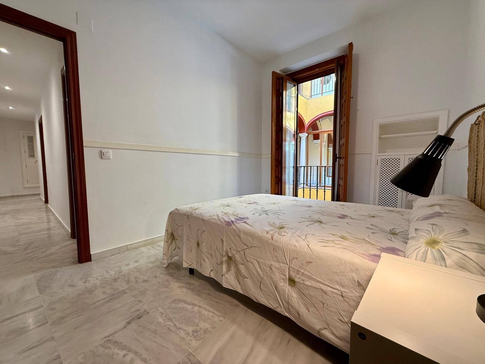 3 bedroom Flat for rent in Seville city - € 1,300 (Ref: 9822990)