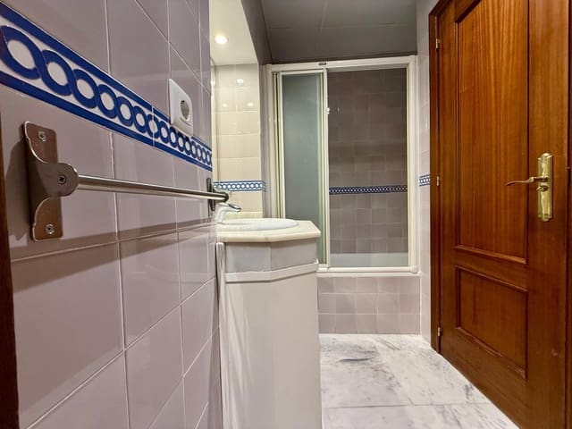 3 bedroom Flat for rent in Seville city - € 1,300 (Ref: 9822990)
