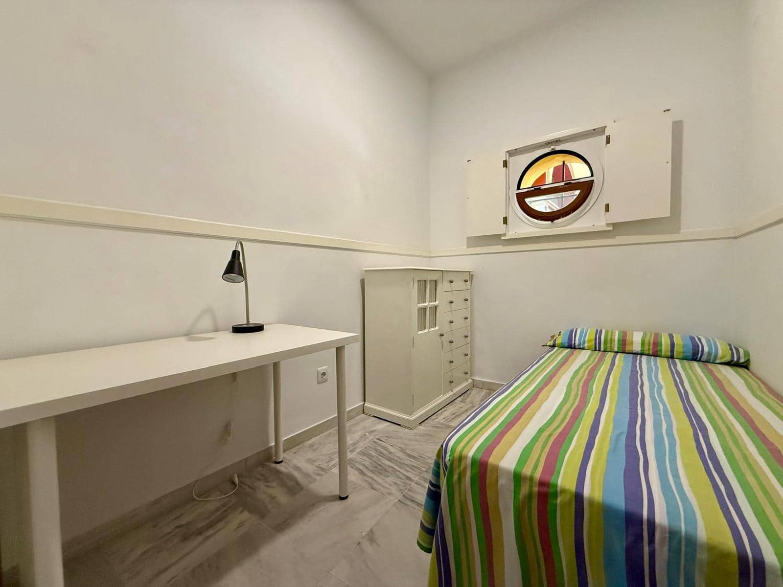 3 bedroom Flat for rent in Seville city - € 1,300 (Ref: 9822990)