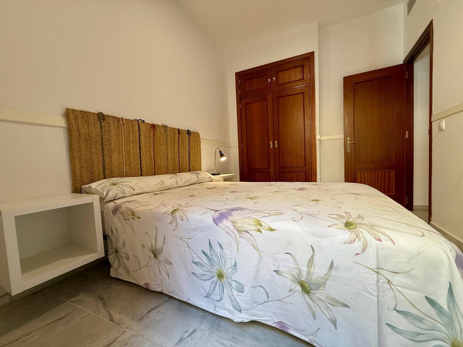 3 bedroom Flat for rent in Seville city - € 1,300 (Ref: 9822990)