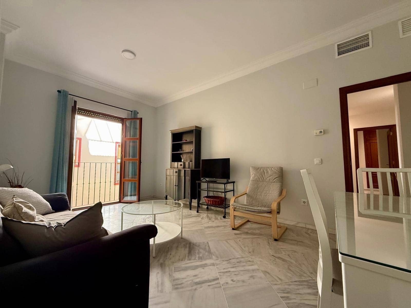 3 bedroom Flat for rent in Seville city - € 1,300 (Ref: 9822990)