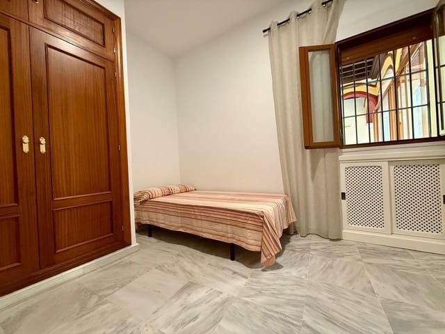 3 bedroom Flat for rent in Seville city - € 1,300 (Ref: 9822990)