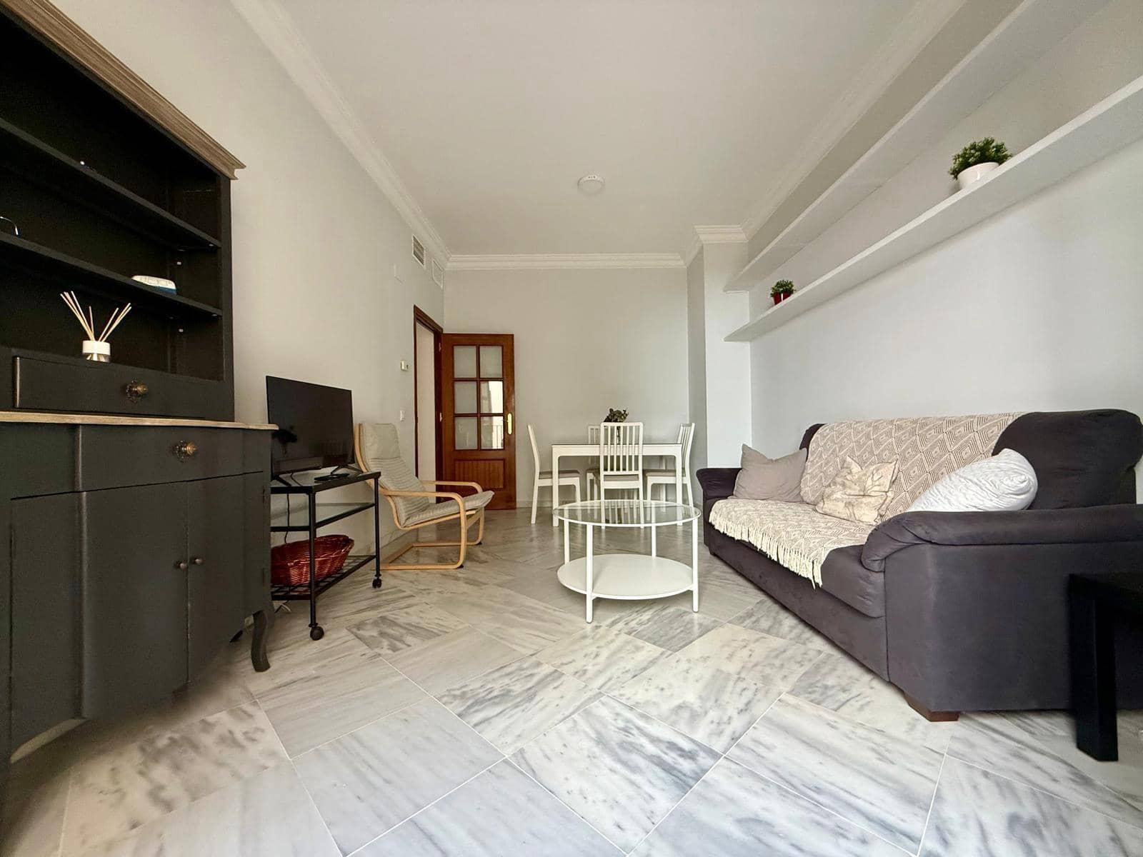 3 bedroom Flat for rent in Seville city - € 1,300 (Ref: 9822990)