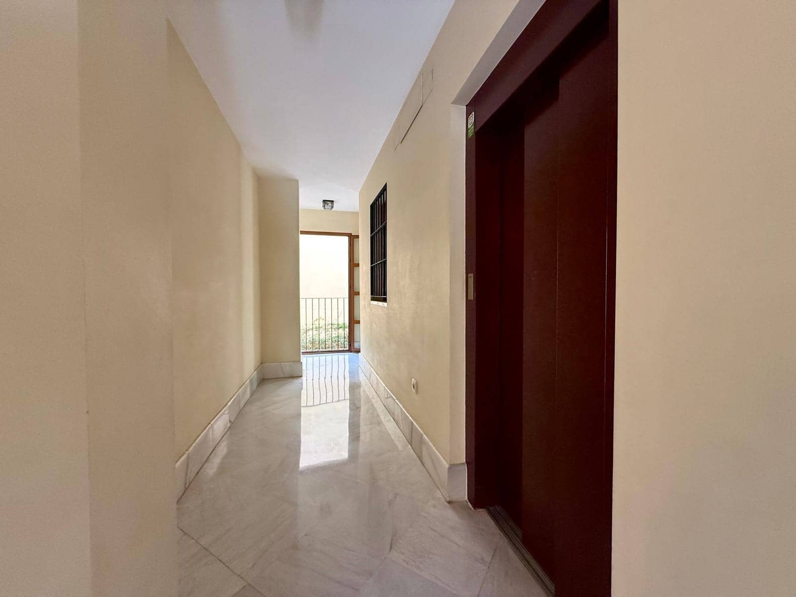 3 bedroom Flat for rent in Seville city - € 1,300 (Ref: 9822990)