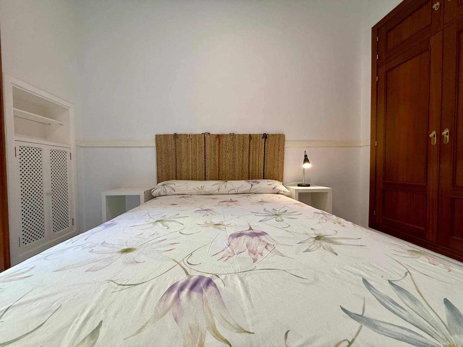 3 bedroom Flat for rent in Seville city - € 1,300 (Ref: 9822990)