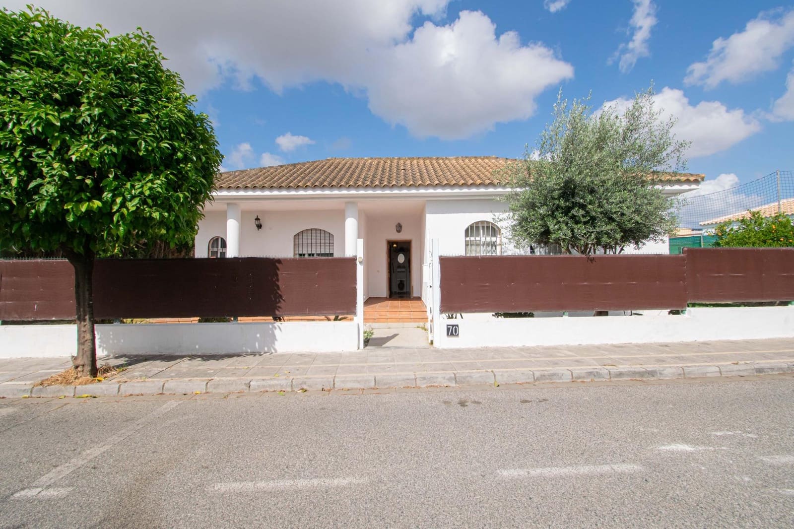 4 bedroom Villa for sale in Almensilla - € 340,000 (Ref: 9825324)