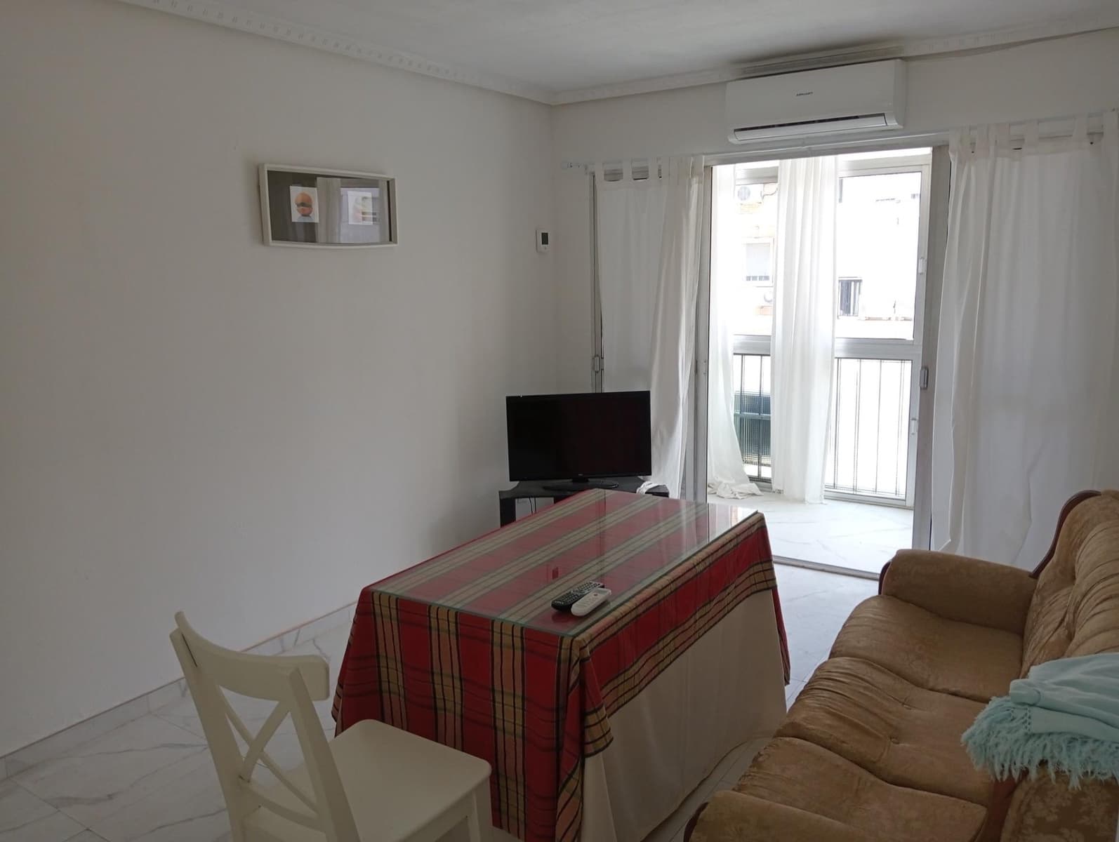 3 bedroom Flat for rent in Seville city with garage - € 1,350 (Ref: 9825325)