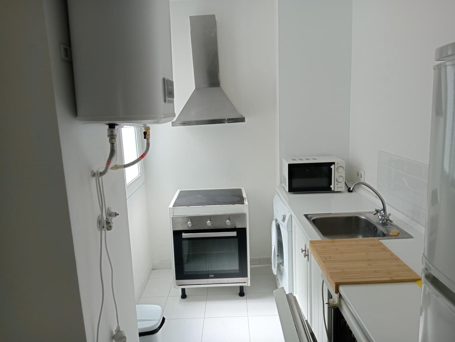 3 bedroom Flat for rent in Seville city with garage - € 1,350 (Ref: 9825325)