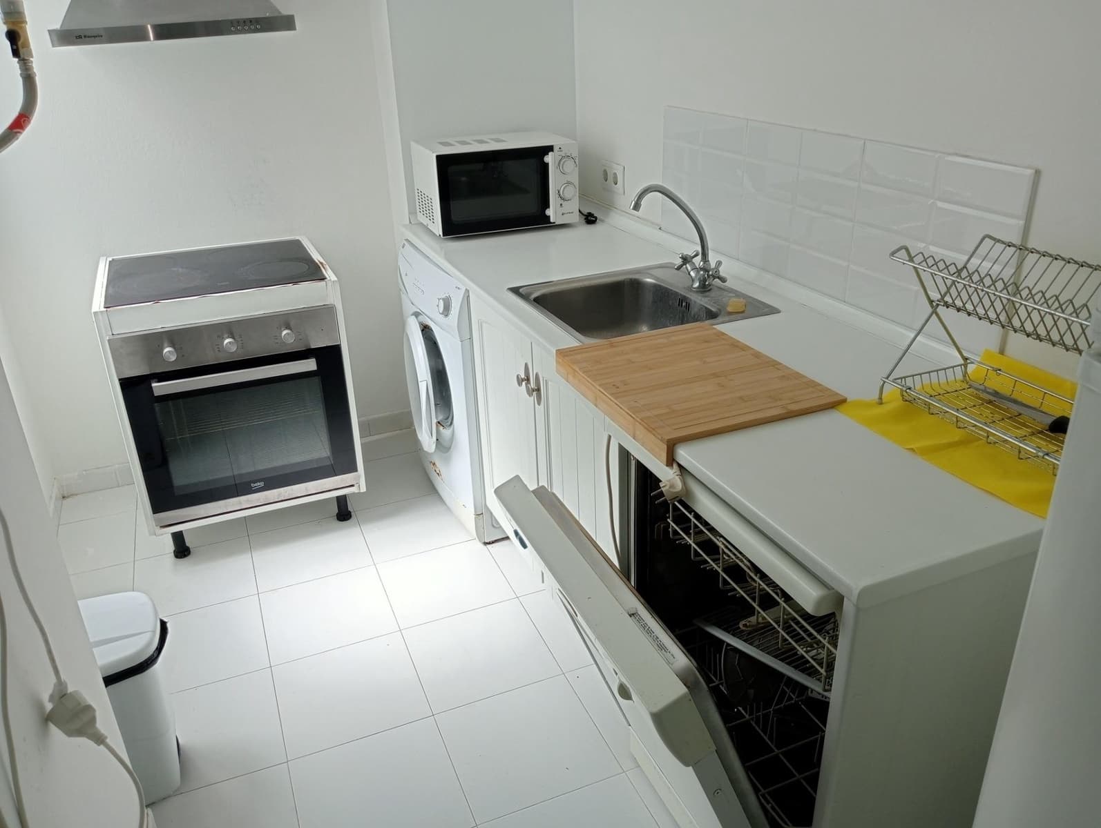 3 bedroom Flat for rent in Seville city with garage - € 1,350 (Ref: 9825325)