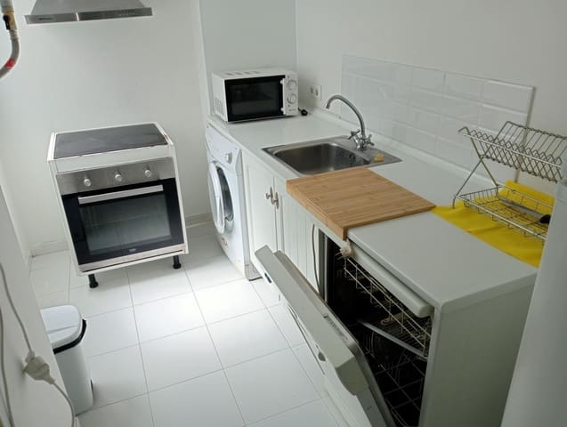 3 bedroom Flat for rent in Seville city with garage - € 1,350 (Ref: 9825325)