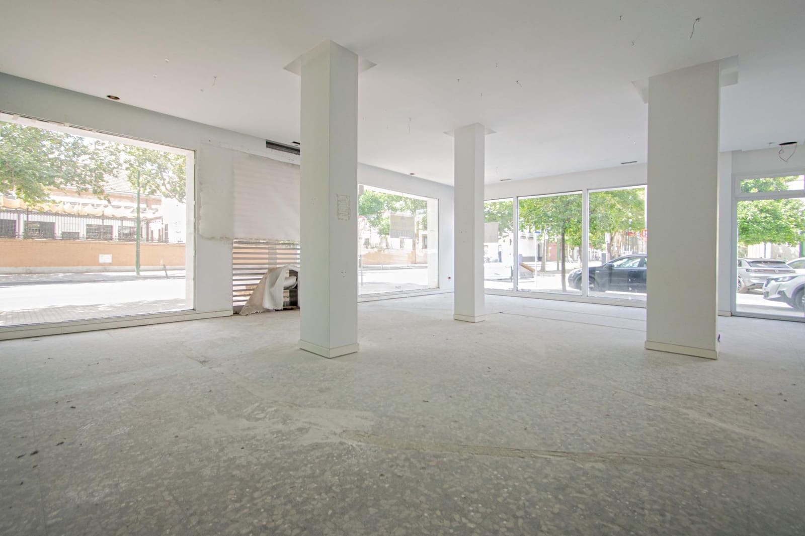 Commercial for sale in Seville city - € 729,000 (Ref: 9829244)