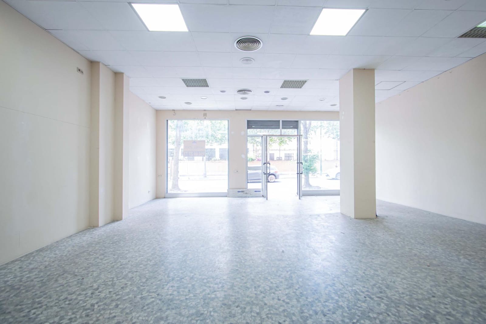Commercial for sale in Seville city - € 729,000 (Ref: 9829244)