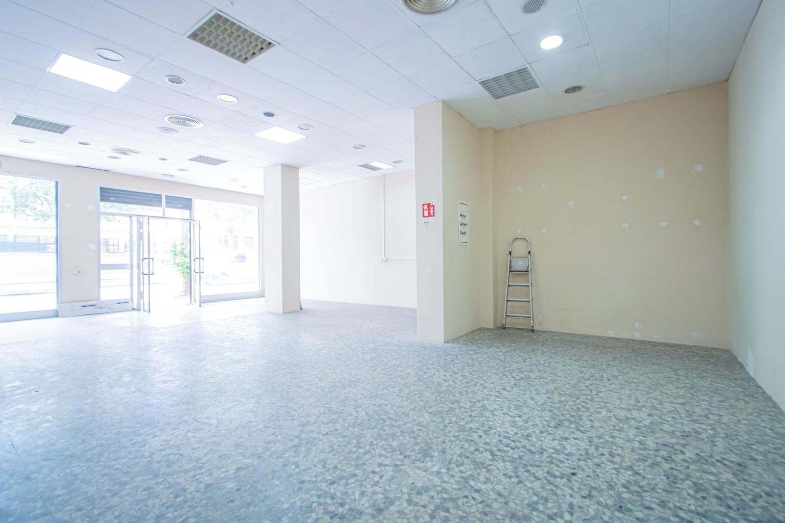 Commercial for sale in Seville city - € 729,000 (Ref: 9829244)