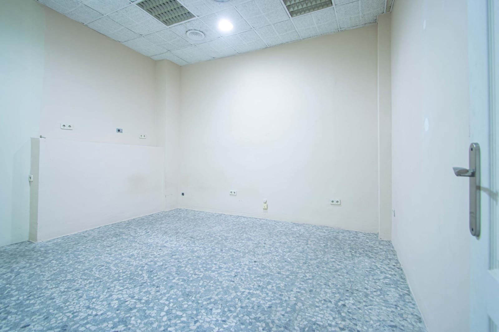 Commercial for sale in Seville city - € 729,000 (Ref: 9829244)