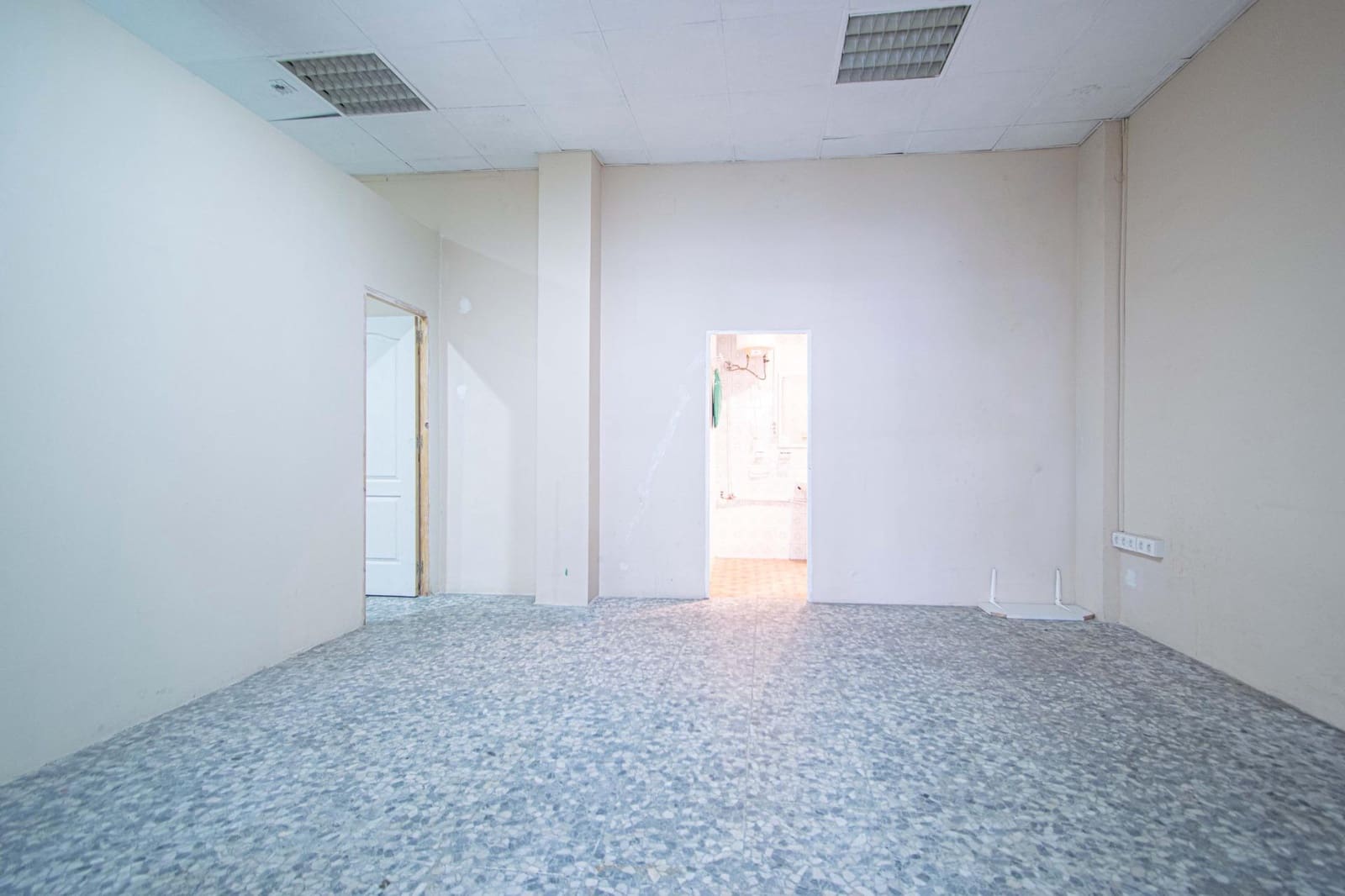 Commercial for sale in Seville city - € 729,000 (Ref: 9829244)