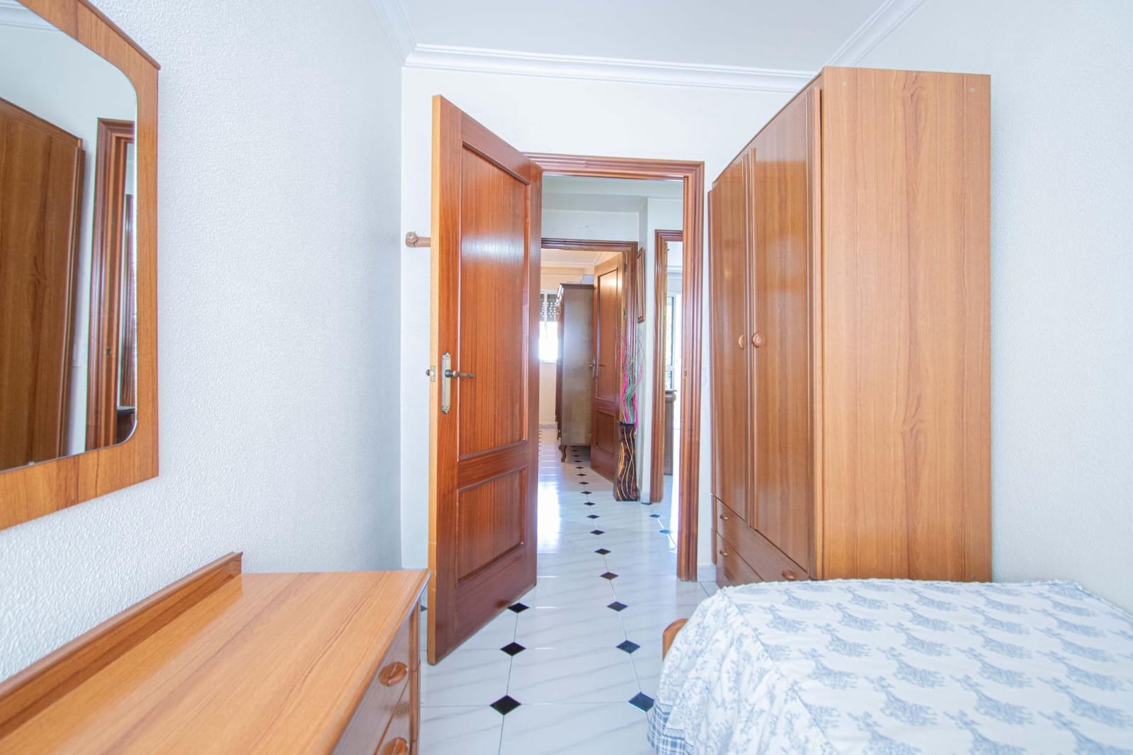 3 slaapkamer Flat te koop in Sevilla stad - € 125.000 (Ref: 9829245)