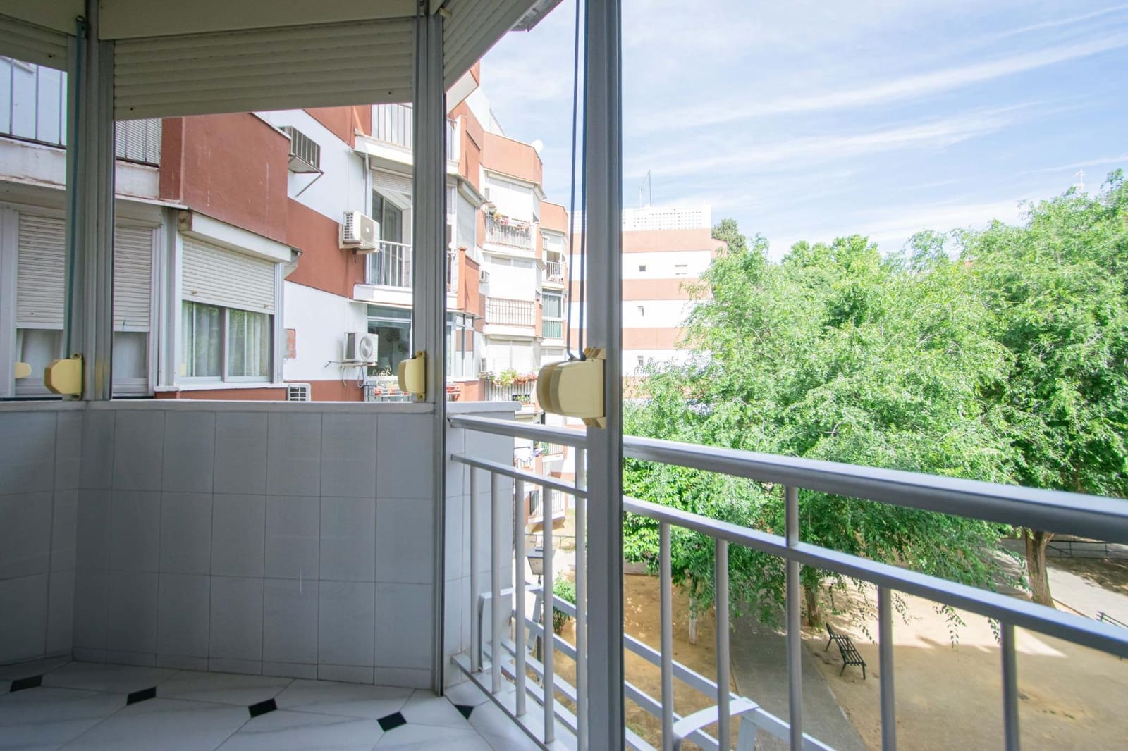 3 slaapkamer Flat te koop in Sevilla stad - € 125.000 (Ref: 9829245)