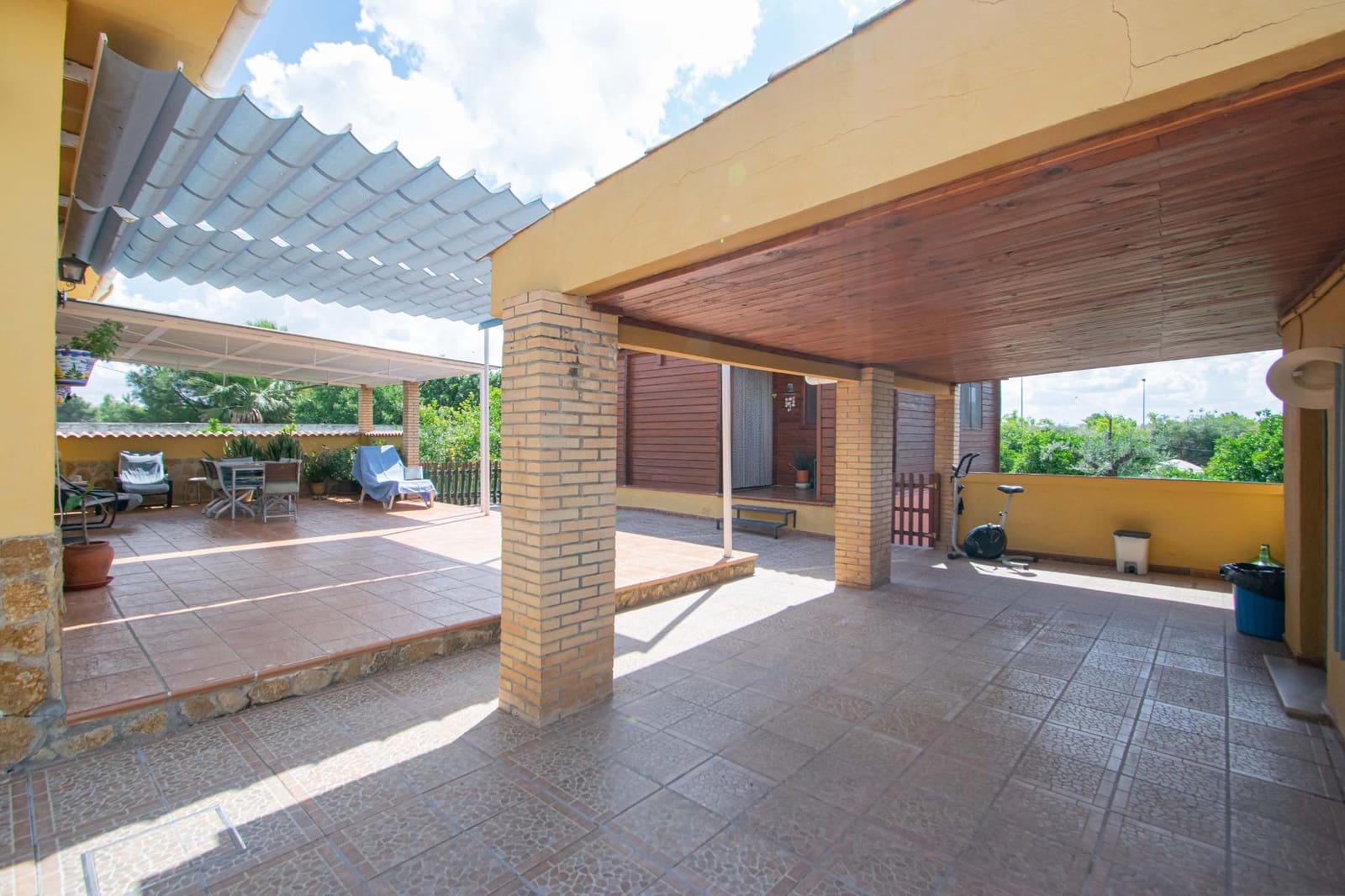 Chalet de 5 habitaciones en Mairena del Aljarafe en venta - 700.000 € (Ref: 9831596)