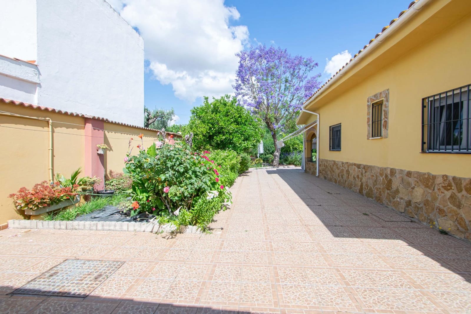 Chalet de 5 habitaciones en Mairena del Aljarafe en venta - 700.000 € (Ref: 9831596)