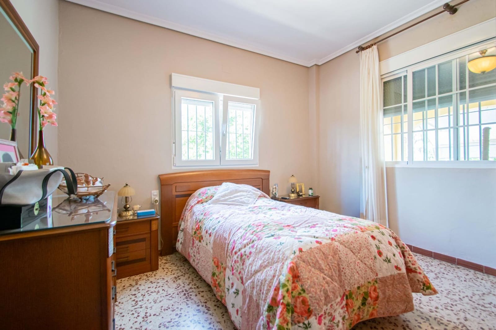Chalet de 5 habitaciones en Mairena del Aljarafe en venta - 700.000 € (Ref: 9831596)