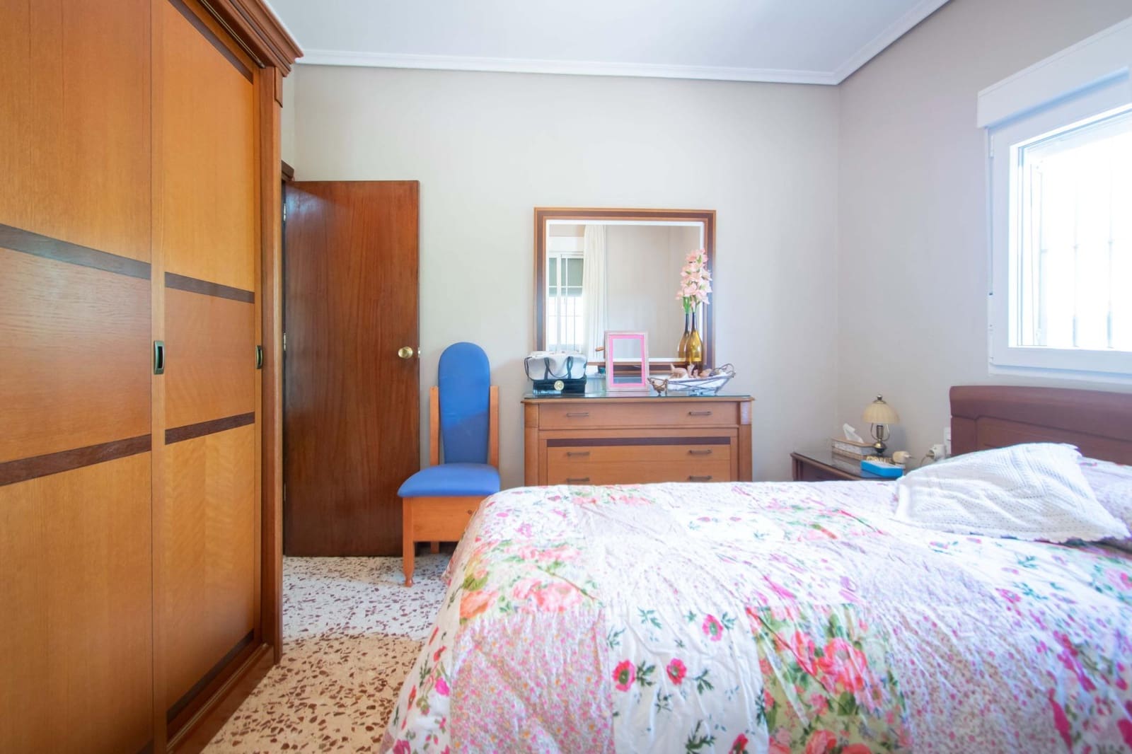 Chalet de 5 habitaciones en Mairena del Aljarafe en venta - 700.000 € (Ref: 9831596)