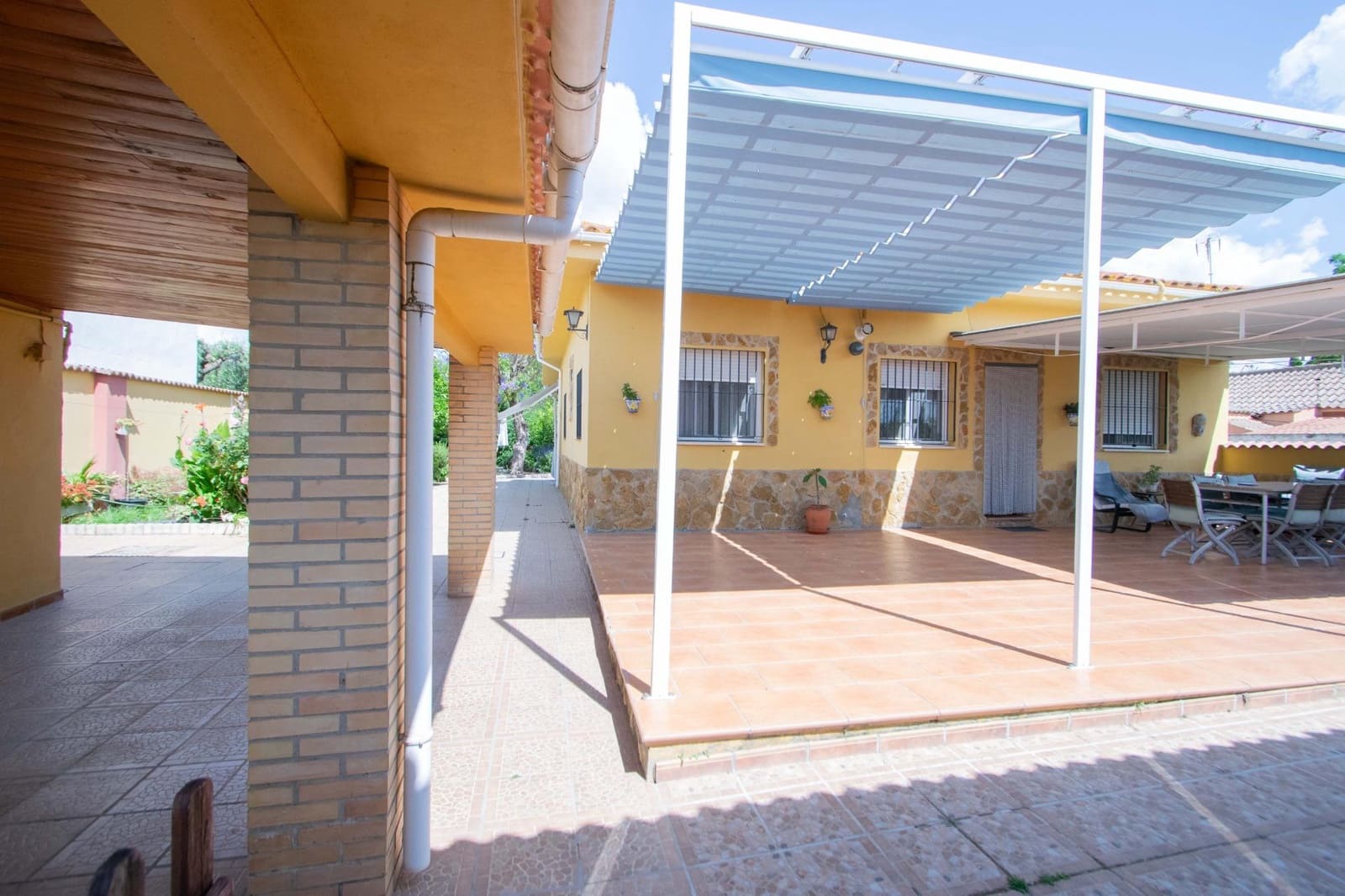 Chalet de 5 habitaciones en Mairena del Aljarafe en venta - 700.000 € (Ref: 9831596)