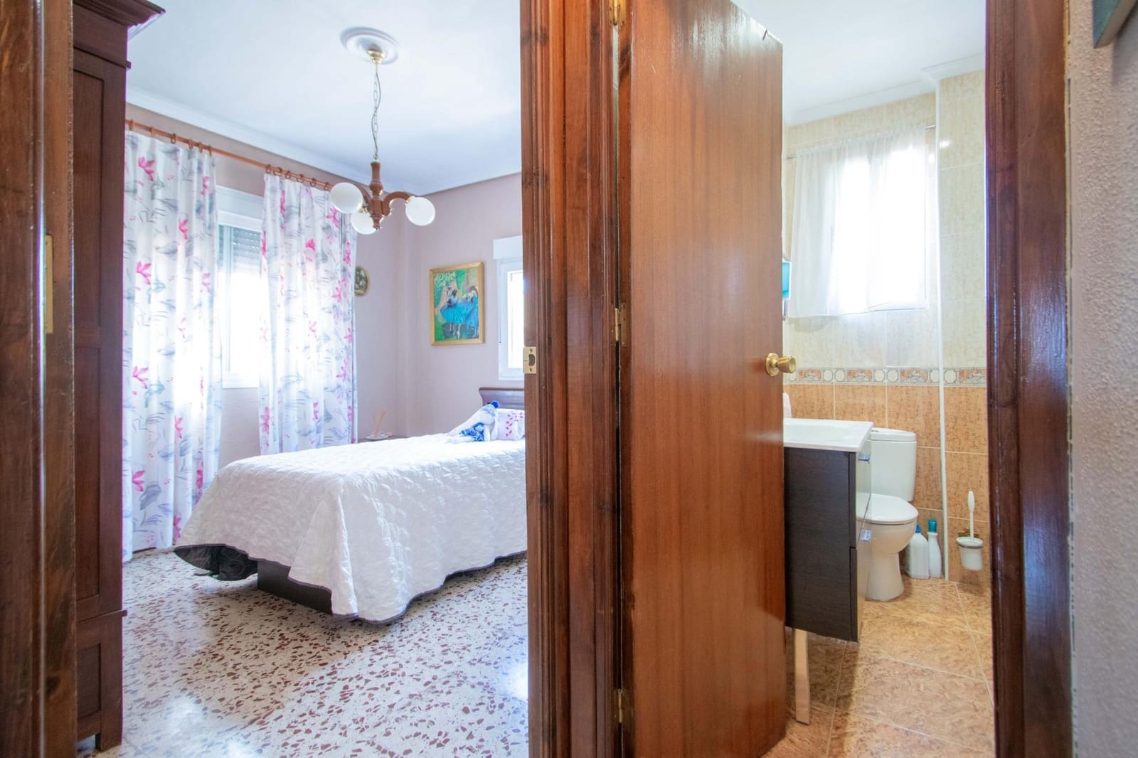 Chalet de 5 habitaciones en Mairena del Aljarafe en venta - 700.000 € (Ref: 9831596)
