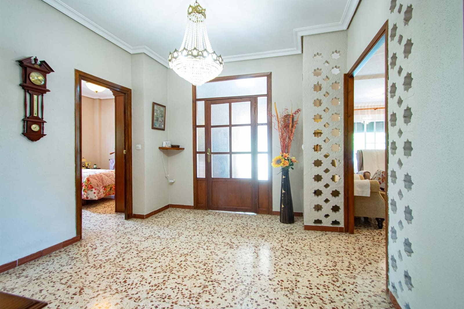 Chalet de 5 habitaciones en Mairena del Aljarafe en venta - 700.000 € (Ref: 9831596)