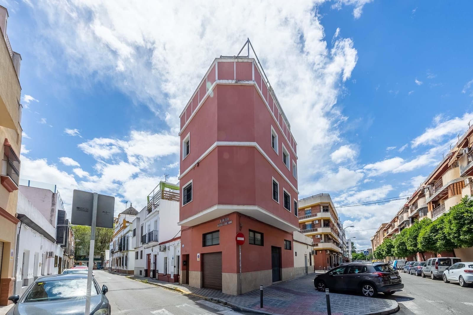 4 bedroom Terraced Villa for sale in Seville city with garage - € 790,000 (Ref: 9833723)
