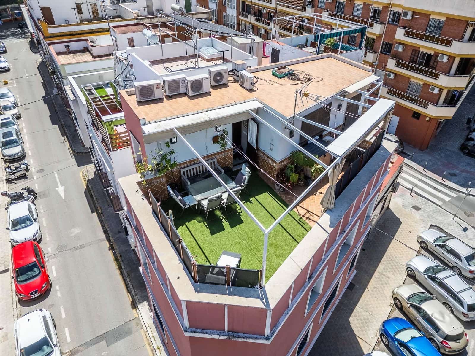 4 bedroom Terraced Villa for sale in Seville city with garage - € 790,000 (Ref: 9833723)