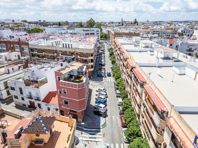 4 soveværelse Rækkehus til salg i Sevilla by med garage - € 790.000 (Ref: 9833723)