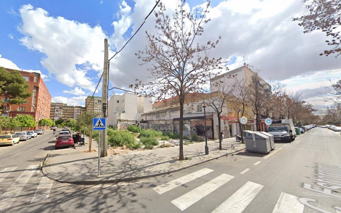 Building Plot for sale in Seville city - € 260,000 (Ref: 9836307)