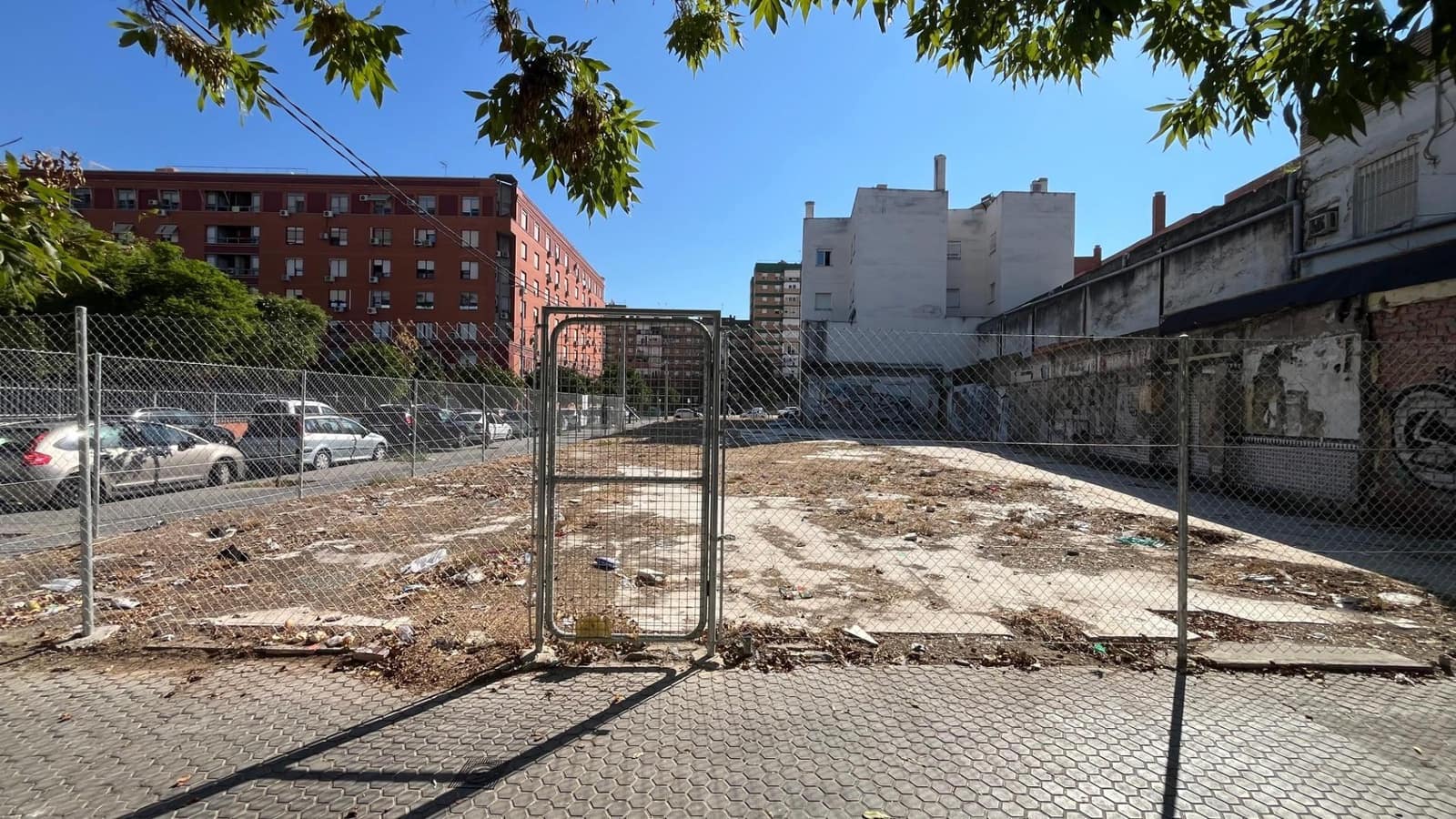 Building Plot for sale in Seville city - € 260,000 (Ref: 9836307)