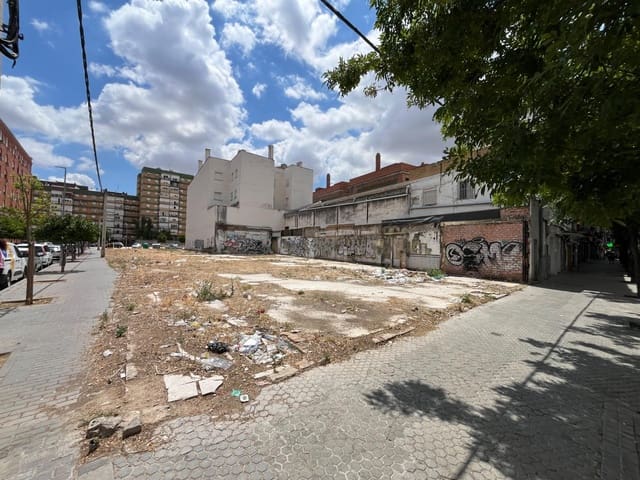 Building Plot for sale in Seville city - € 260,000 (Ref: 9836307)