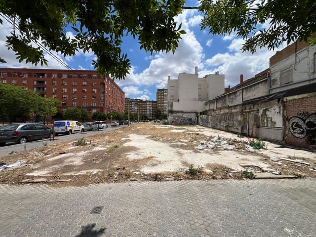 Building Plot for sale in Seville city - € 260,000 (Ref: 9836307)