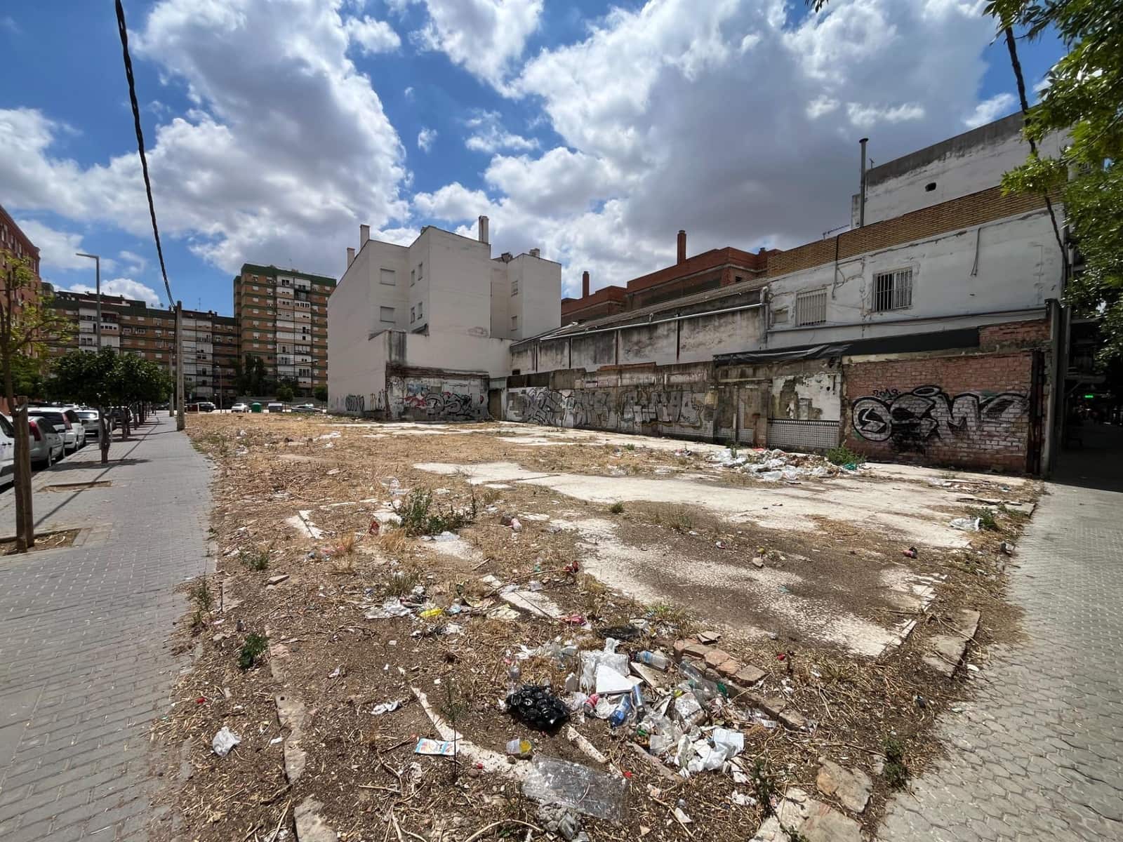 Building Plot for sale in Seville city - € 260,000 (Ref: 9836307)