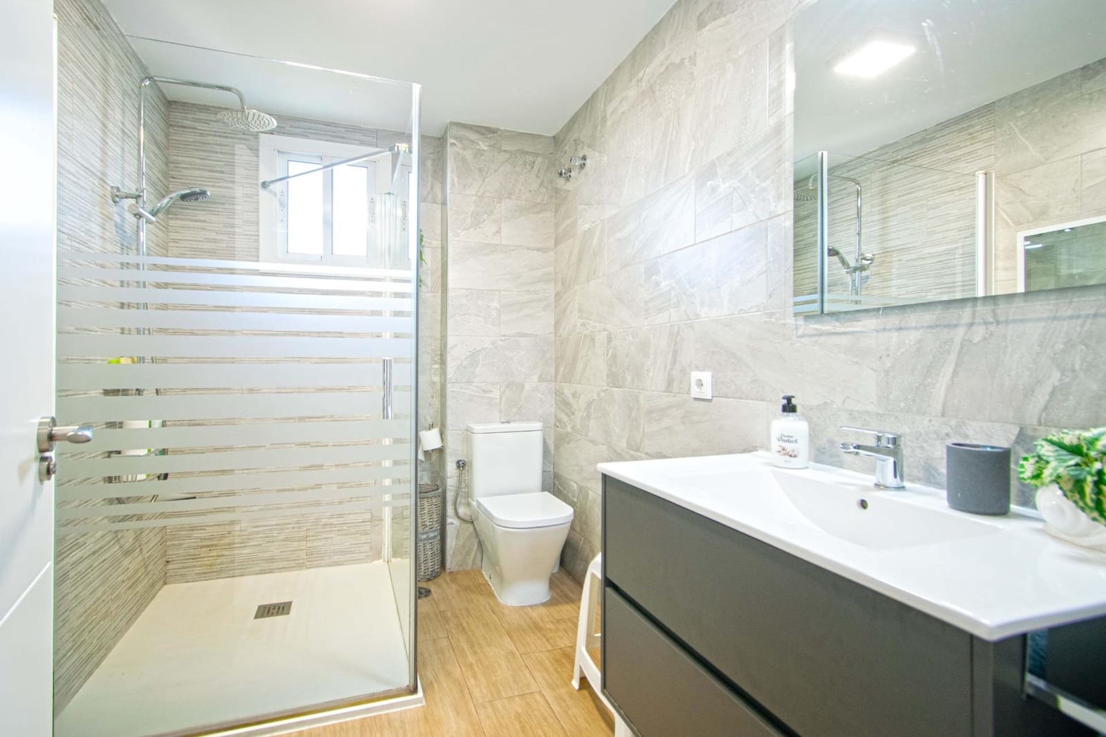 Piso de 4 habitaciones en Sevilla ciudad en venta - 424.900 € (Ref: 9839319)