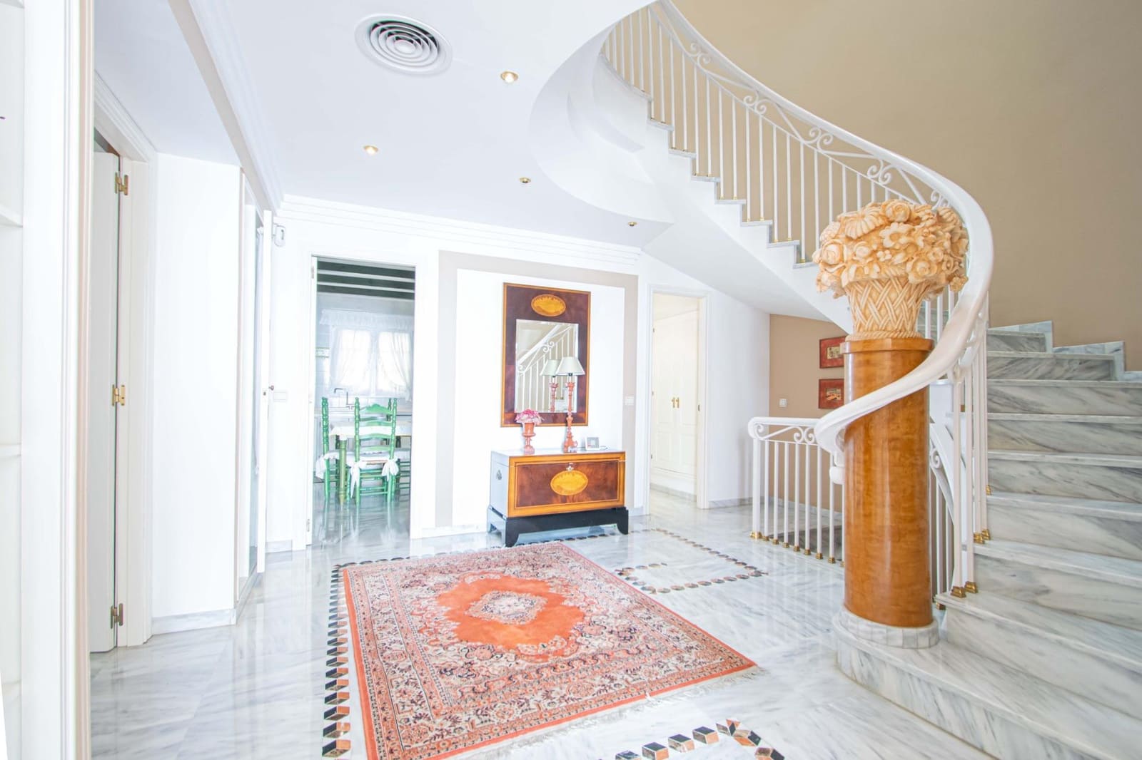 5 bedroom Semi-detached Villa for sale in Utrera with pool - € 595,000 (Ref: 9843463)