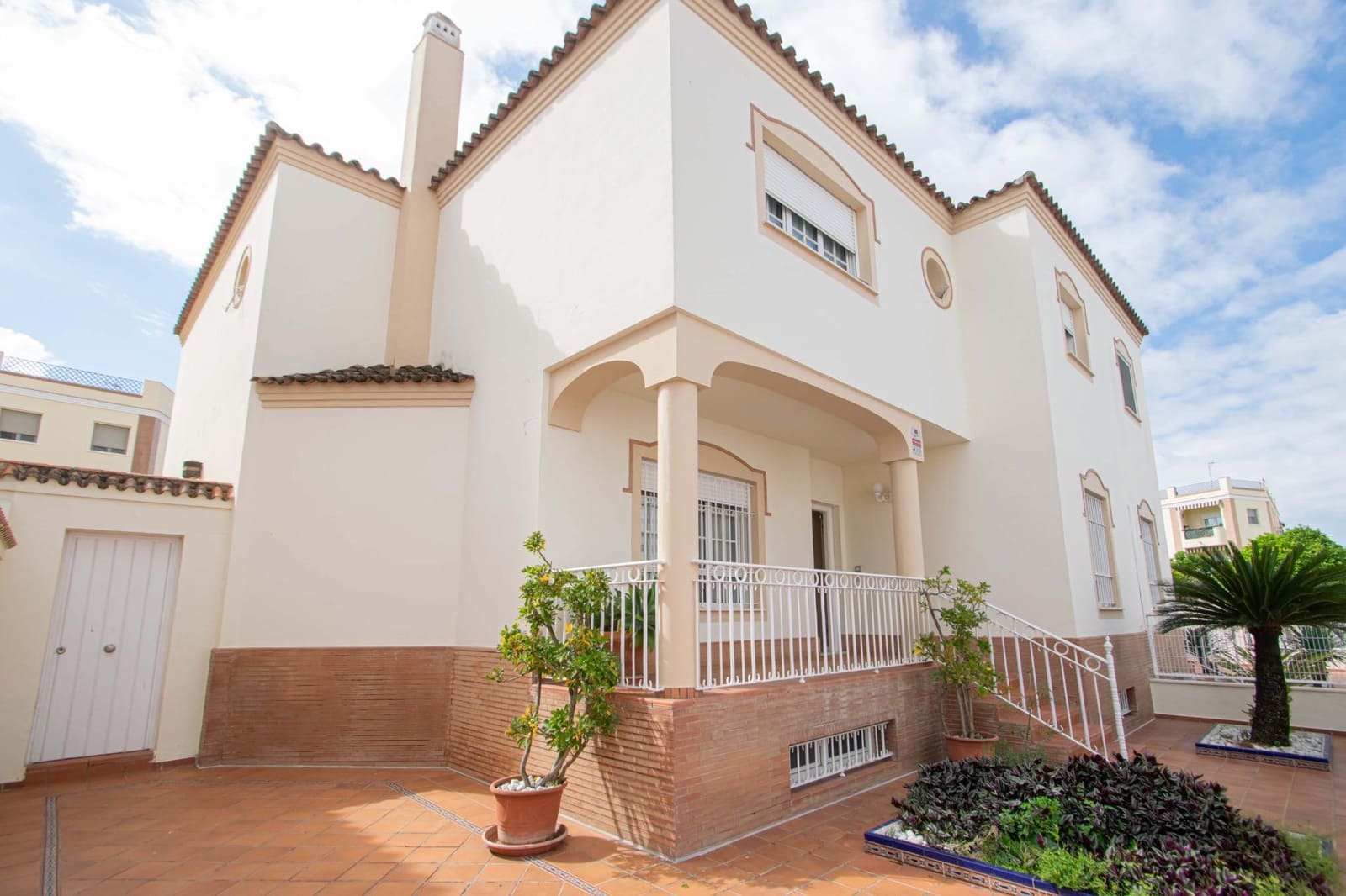 5 bedroom Semi-detached Villa for sale in Utrera with pool - € 595,000 (Ref: 9843463)