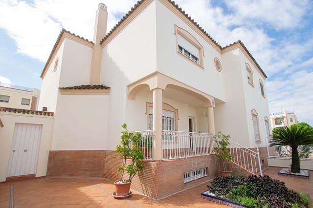 5 bedroom Semi-detached Villa for sale in Utrera with pool - € 595,000 (Ref: 9843463)