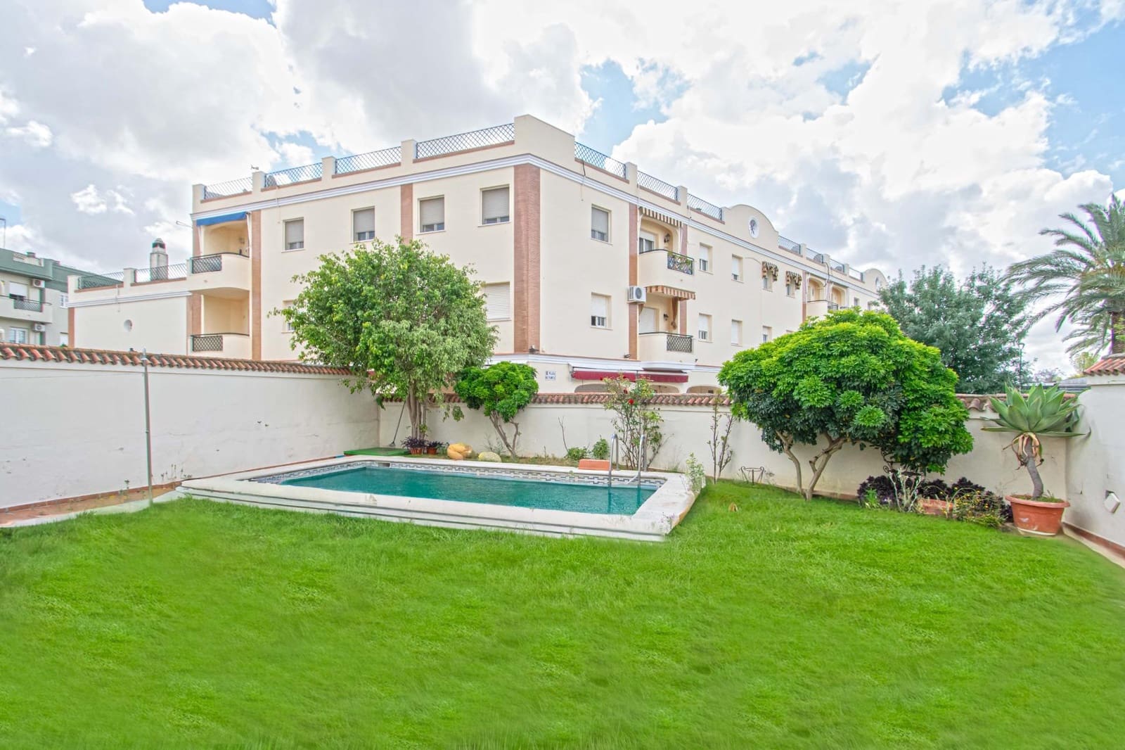 5 bedroom Semi-detached Villa for sale in Utrera with pool - € 595,000 (Ref: 9843463)