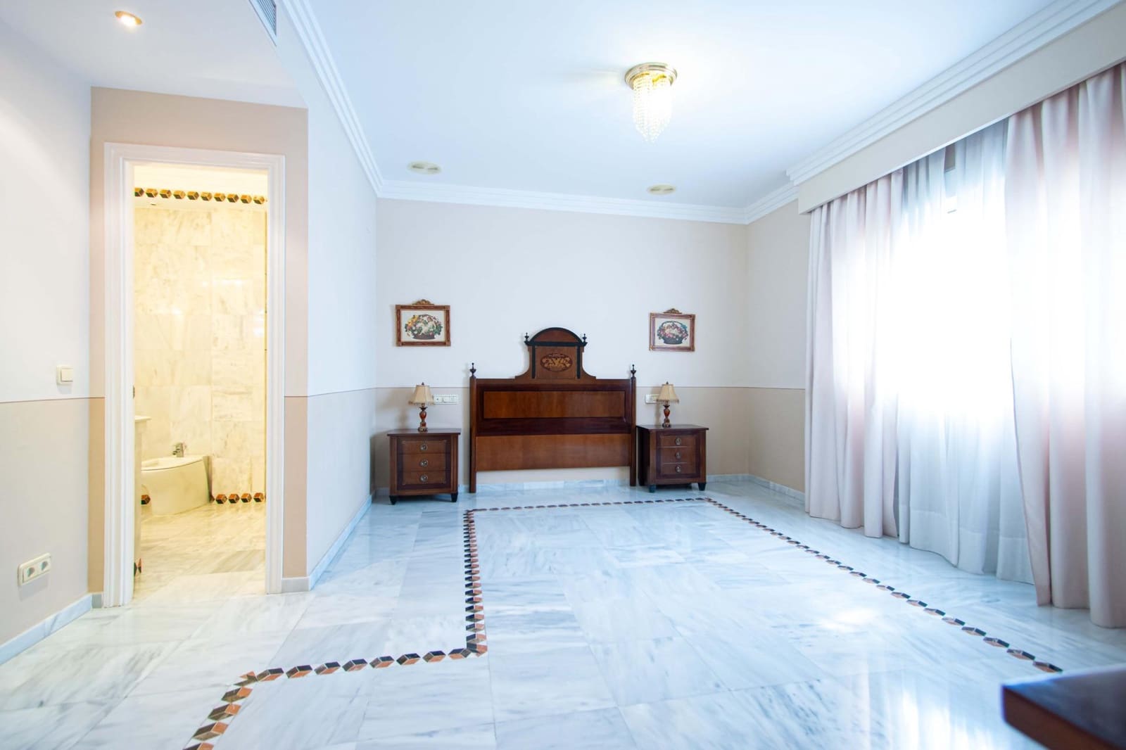 5 bedroom Semi-detached Villa for sale in Utrera with pool - € 595,000 (Ref: 9843463)