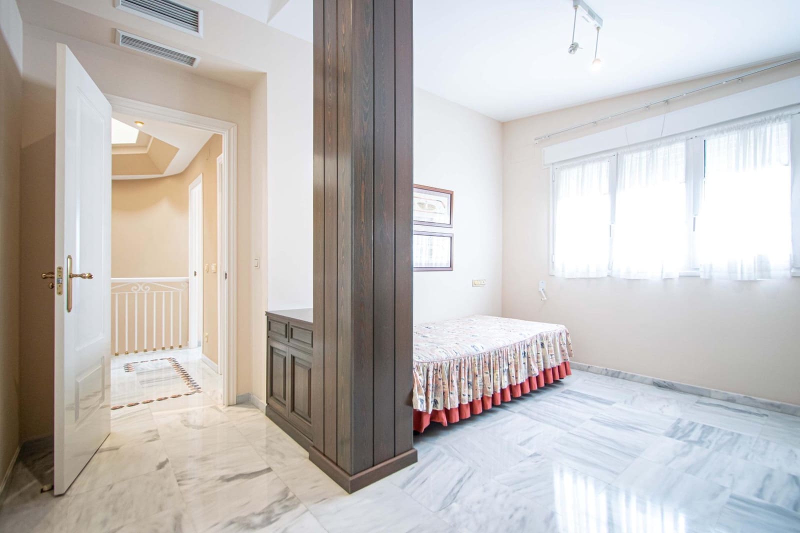 5 bedroom Semi-detached Villa for sale in Utrera with pool - € 595,000 (Ref: 9843463)
