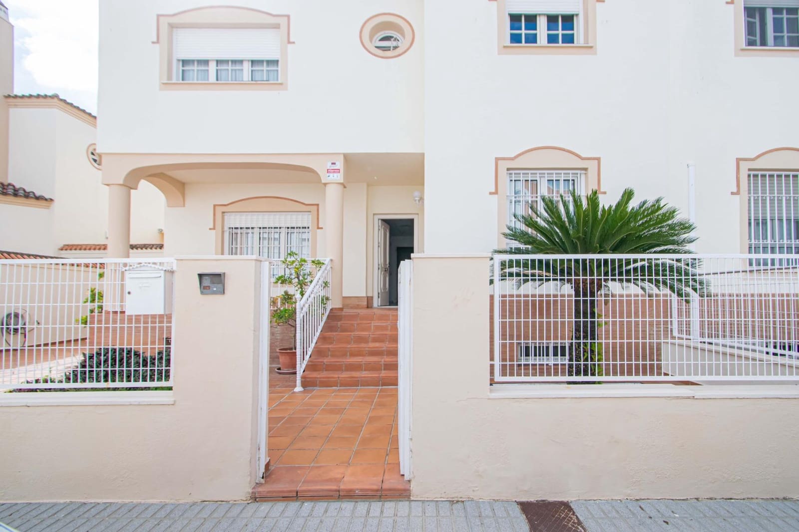 5 bedroom Semi-detached Villa for sale in Utrera with pool - € 595,000 (Ref: 9843463)