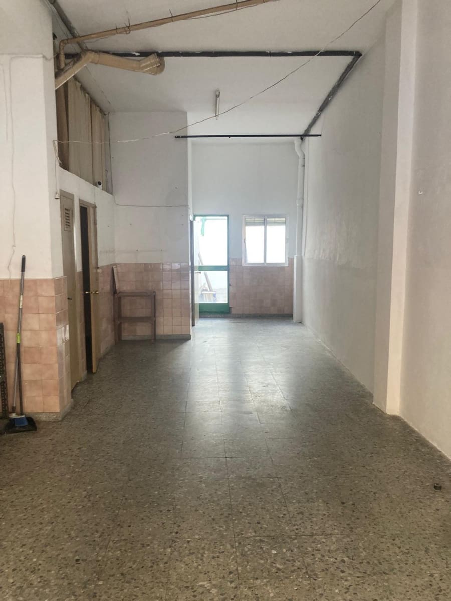 Erhverv til leje i Sevilla by med garage - € 900 (Ref: 9846300)