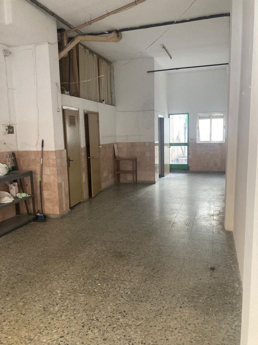Erhverv til leje i Sevilla by med garage - € 900 (Ref: 9846300)
