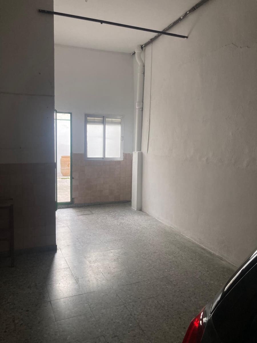 Erhverv til leje i Sevilla by med garage - € 900 (Ref: 9846300)